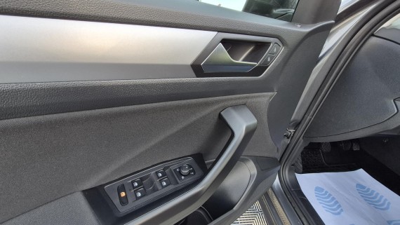 VOLKSWAGEN T-ROC t-roc-006.jpg