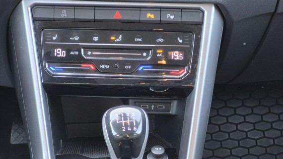 VOLKSWAGEN T-ROC t-roc-015.jpg